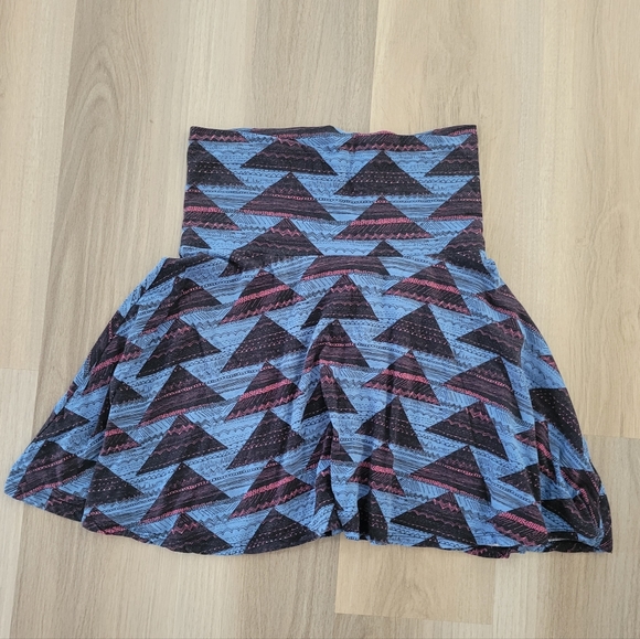 Geometric patterned skirt - Picture 1 of 2